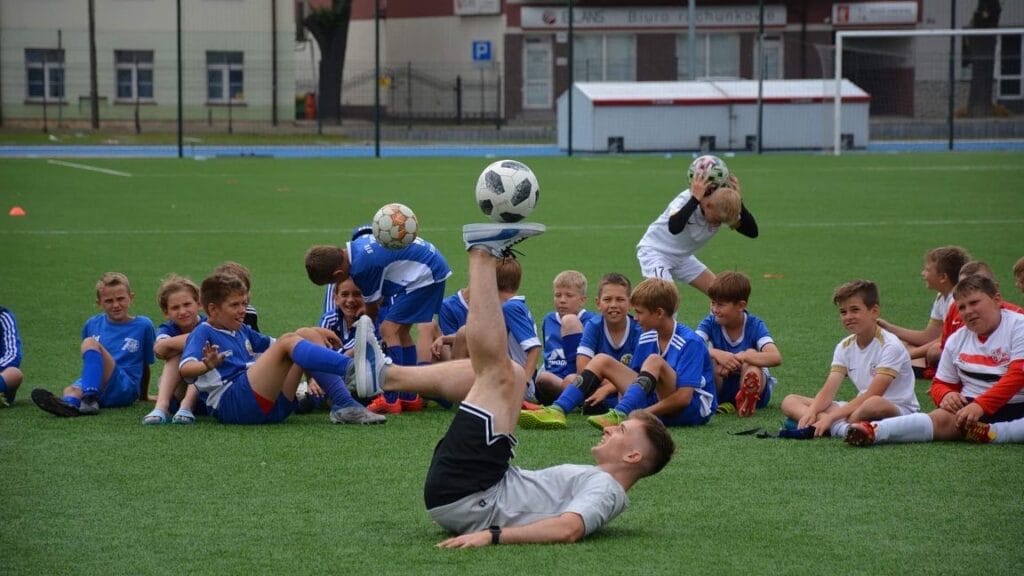 pokazy trikow pilkarskich