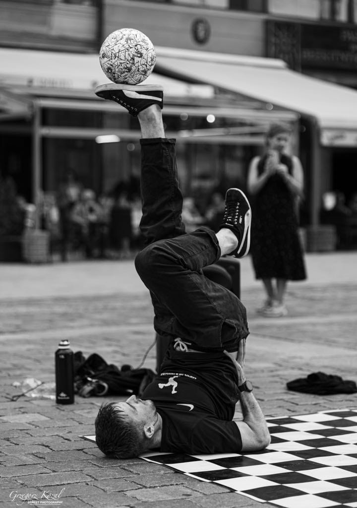 Piłkarski pokaz uliczny